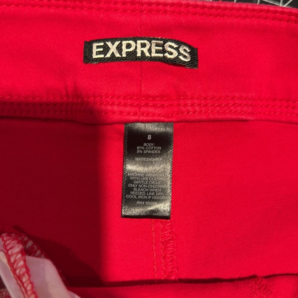 Express size 8 red shorts - Picture 4 of 4